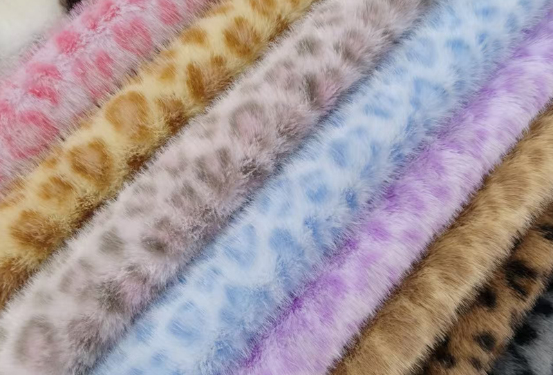 700mg*170cm Litet leopardplyschtyg med guldminktryck lämplig för väskor/kläder