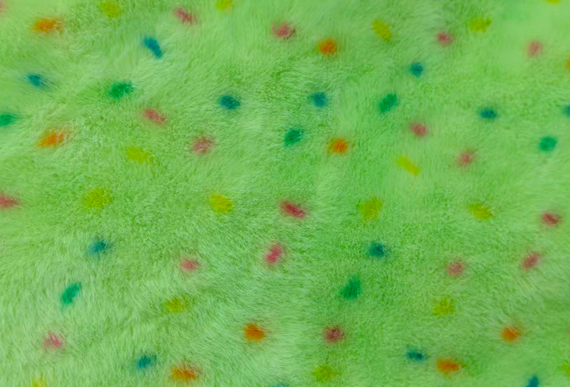 Minktryck i ren polyester med färgglada prickar Minktryck i ren polyester med färgglada prickar
